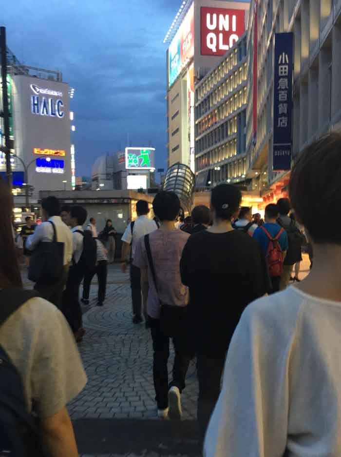 ストラッシュ新宿西口店の行き方。JR新宿駅西口地上出口